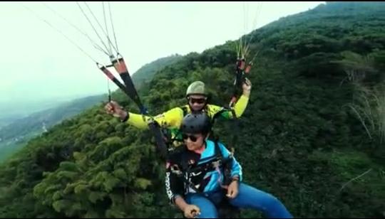 Paralayang Gunung Haruman Garut